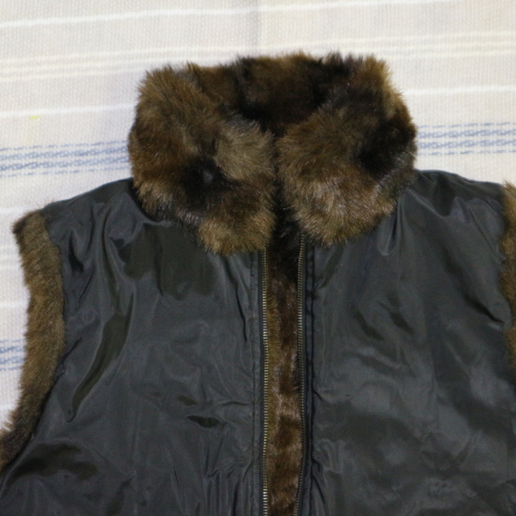 VTG COACO New York Stripe Faux Fur Reversible Vest - Picture 7 of 8